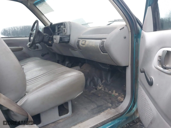 1995 Chevrolet C/K 1500 with VIN 1GCEK14Z9SZ141016, listed as a IAAI auction lot 41795606 with 261,799 mi miles. Bid and sale history available at carsss.com. Image 5.