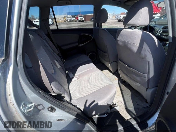 2006 Toyota RAV4 with VIN JTMBD33V165036541, listed as a IAAI auction lot 41918053 with 137,865 mi miles. Bid and sale history available at carsss.com. Image 8.