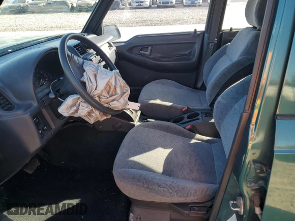 1996 Geo Tracker z VIN 2CNBE1363T6921541, wystawiony jako Copart lot #81647384 z przebiegiem 61 806 mil mil oraz Szkoda całkowita • Salvage title. Historia ofert i sprzedaży dostępna na DreamBid. Obrazek 7.