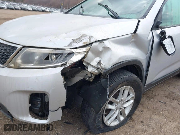 2015 Kia Sorento LX with VIN 5XYKT4A77FG621662, listed as a IAAI auction lot 41883976 with 62,540 mi miles. Bid and sale history available at carsss.com. Image 6.