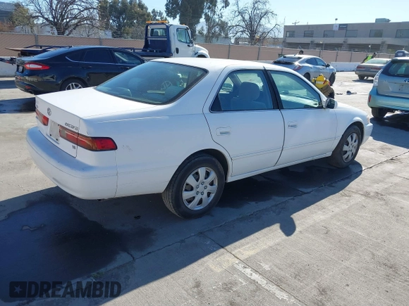 1998 Toyota Camry LE z VIN JT2BF22K9W0090879, wystawiony jako IAAI lot #41860538 z przebiegiem 248 879 mil mil oraz . Historia ofert i sprzedaży dostępna na DreamBid. Obrazek 4.