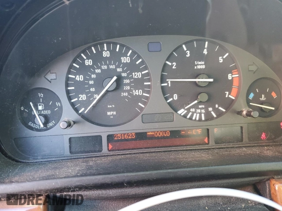 1997 BMW 5 Series 540i z VIN WBADE632XVBW56377, wystawiony jako Copart lot #44114895 z przebiegiem 251 623 mil mil oraz Czysty tytuł • Clean title. Historia ofert i sprzedaży dostępna na DreamBid. Obrazek 9.