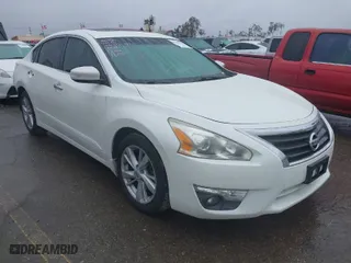 2014 Nissan Altima 2.5 SV with VIN 1N4AL3AP3EC319882, listed as a IAAI auction lot 41563324 with 108,121 mi miles. Bid and sale history available at carsss.com. Image 1.