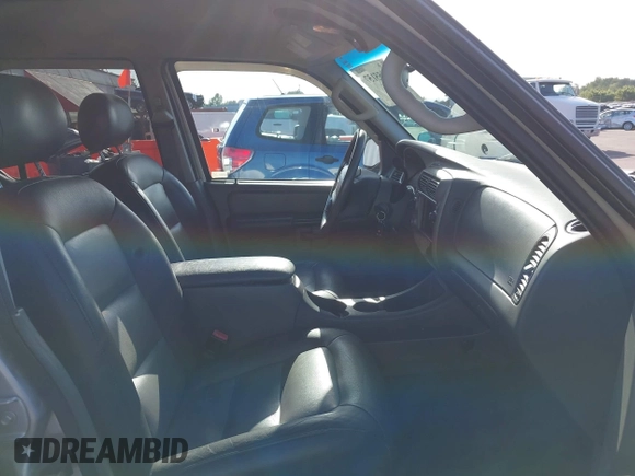 2004 Ford Explorer Sport Trac XLS z VIN 1FMDU77K74UB69268, wystawiony jako IAAI lot #42055157 z przebiegiem 127 573 mil mil oraz . Historia ofert i sprzedaży dostępna na DreamBid. Obrazek 5.