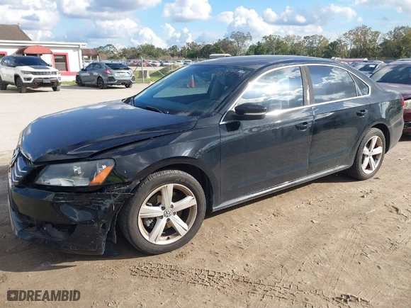 2014 Volkswagen Passat SE w/Sunroof with VIN 1VWBT7A30EC055472, listed as a IAAI auction lot 40975011 with 133,967 mi miles. Bid and sale history available at carsss.com. Image 2.