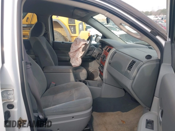 2004 Dodge Durango SLT z VIN 1D4HD48N44F217233, wystawiony jako IAAI lot #41792773 z przebiegiem 105 741 mil mil oraz . Historia ofert i sprzedaży dostępna na DreamBid. Obrazek 5.