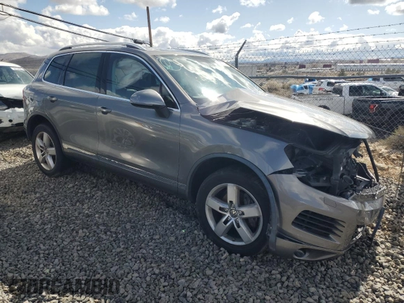 2014 Volkswagen Touareg Lux z VIN WVGEF9BP1ED007974, wystawiony jako Copart lot #82627834 z przebiegiem Nie podano mil oraz Szkoda całkowita • Salvage title. Historia ofert i sprzedaży dostępna na DreamBid. Obrazek 4.
