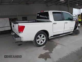2015 Nissan Titan SV z VIN 1N6BA0ED1FN502929, wystawiony jako IAAI lot #42431227 z przebiegiem 138 394 mil mil oraz . Historia ofert i sprzedaży dostępna na DreamBid. Obrazek 4.