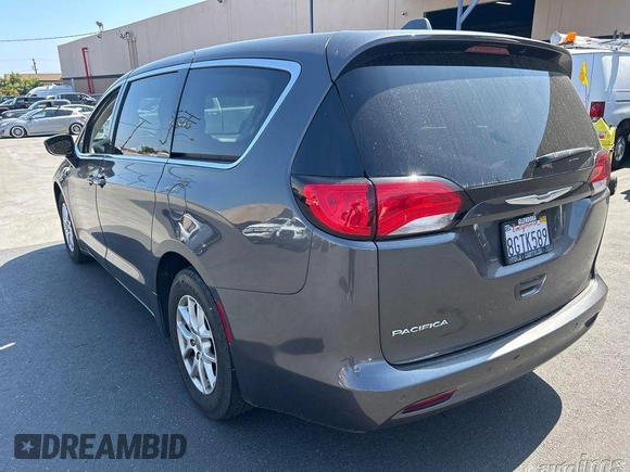 2019 Chrysler Pacifica Touring with VIN 2C4RC1DG9KR556134, listed as a IAAI auction lot 42658532 with 72,146 mi miles and . Bid and sale history available at DreamBid. Image 4.