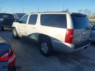 2007 Chevrolet Suburban LT with VIN 1GNFK16357J232133, listed as a IAAI auction lot 41439514 with 108,895 mi miles. Bid and sale history available at carsss.com. Image 3.