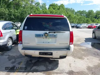 2013 Cadillac Escalade ESV Platinum Edition z VIN 1GYS4KEF2DR153626, wystawiony jako IAAI lot #42269429 z przebiegiem 252 875 mil mil oraz . Historia ofert i sprzedaży dostępna na DreamBid. Obrazek 16.