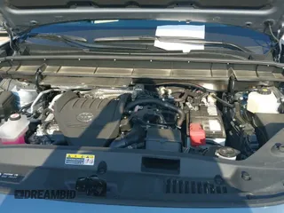2024 Toyota Highlander LE z VIN 5TDKDRAH9RS540382, wystawiony jako IAAI lot #42776804 z przebiegiem 5 232 mil mil oraz . Historia ofert i sprzedaży dostępna na DreamBid. Obrazek 19.