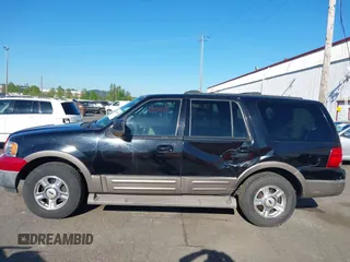 2003 Ford Expedition Eddie Bauer z VIN 1FMFU18L43LC23174, wystawiony jako IAAI lot #42021679 z przebiegiem 240 025 mil mil oraz . Historia ofert i sprzedaży dostępna na DreamBid. Obrazek 14.