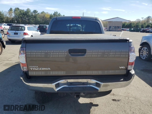 2013 Toyota Tacoma z VIN 3TMLU4EN2DM108944, wystawiony jako Copart lot #55143625 z przebiegiem 181 160 mil mil oraz Szkoda całkowita • Salvage title. Historia ofert i sprzedaży dostępna na DreamBid. Obrazek 6.