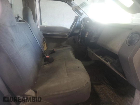 2008 Ford F-350 z VIN 1FTWF30568EA31774, wystawiony jako Copart lot #48388665 z przebiegiem 327 751 mil mil oraz Szkoda całkowita • Salvage title. Historia ofert i sprzedaży dostępna na DreamBid. Obrazek 10.