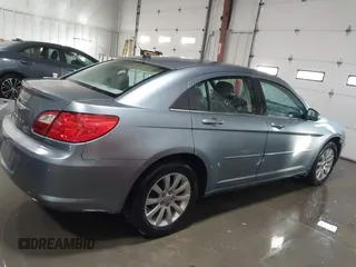 2010 Chrysler Sebring Limited z VIN 1C3CC5FD8AN134758, wystawiony jako IAAI lot #41190558 z przebiegiem 259 904 mil mil oraz . Historia ofert i sprzedaży dostępna na DreamBid. Obrazek 13.