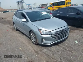 2020 Hyundai Elantra SE z VIN KMHD74LF5LU927590, wystawiony jako IAAI lot #42346181 z przebiegiem 87 557 mil mil oraz . Historia ofert i sprzedaży dostępna na DreamBid. Obrazek 1.