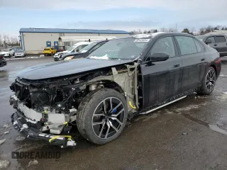 2024 BMW i7 xDrive60 z VIN WBY53EJ03RCP66405, wystawiony jako Copart lot #86143024 z przebiegiem 8304 mil mil oraz Szkody całkowita. Historia ofert i sprzedaży dostępna na DreamBid. Obrazek 1.