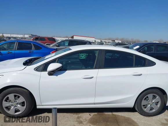2017 Chevrolet Cruze LS z VIN 1G1BC5SM5H7156009, wystawiony jako IAAI lot #41667324 z przebiegiem 164 754 mil mil oraz . Historia ofert i sprzedaży dostępna na DreamBid. Obrazek 14.