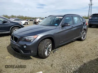 2014 BMW X1 xDrive28i z VIN WBAVL1C58EVR93538, wystawiony jako Copart lot #53892615 z przebiegiem 97 537 mil mil oraz Szkody całkowita. Historia ofert i sprzedaży dostępna na DreamBid. Obrazek 1.