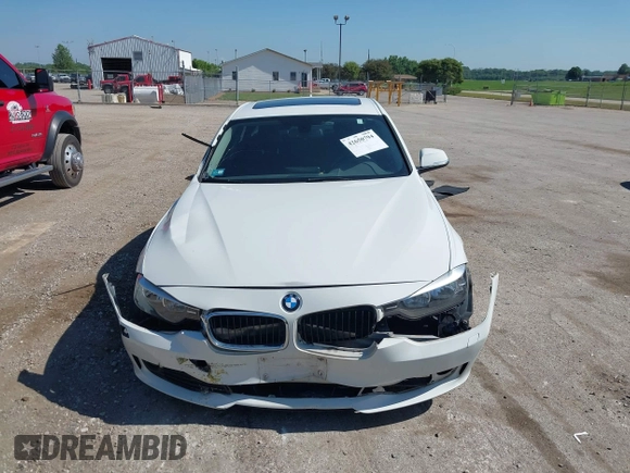 2015 BMW 3 Series 320i xDrive z VIN WBA3C3C52FP663676, wystawiony jako IAAI lot #42650794 z przebiegiem 99 774 mil mil oraz . Historia ofert i sprzedaży dostępna na DreamBid. Obrazek 13.