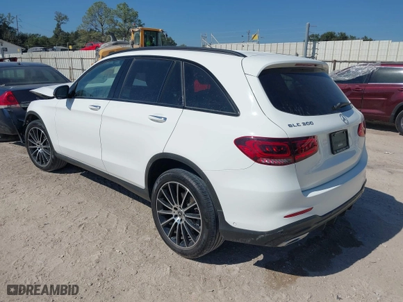 2022 Mercedes-Benz GLC with VIN W1N0G8DB8NV353854, listed as a IAAI auction lot 40655985 with 23,591 mi miles. Bid and sale history available at carsss.com. Image 3.