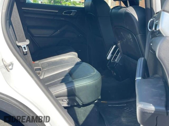 2014 Porsche Cayenne with VIN WP1AA2A2XELA09323, listed as a Copart auction lot 61265345 with 204,292 mi miles and Clean title. Bid and sale history available at DreamBid. Image 6.