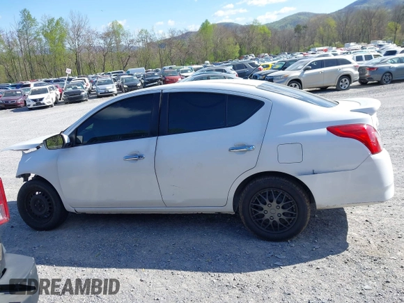 2019 Nissan Versa SV z VIN 3N1CN7AP1KL871615, wystawiony jako IAAI lot #42051338 z przebiegiem 108 364 mil mil oraz . Historia ofert i sprzedaży dostępna na DreamBid. Obrazek 15.