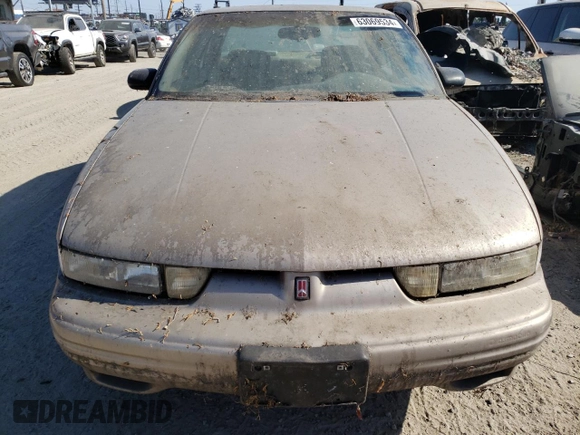 1997 Oldsmobile Cutlass Supreme S z VIN 1G3WH52M1VF353626, wystawiony jako Copart lot #63069534 z przebiegiem 62 841 mil mil oraz Szkody całkowita. Historia ofert i sprzedaży dostępna na DreamBid. Obrazek 5.