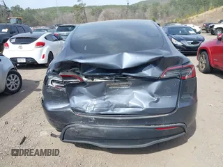2022 Tesla Model Y Long Range z VIN 7SAYGDEE2NF447998, wystawiony jako IAAI lot #41704968 z przebiegiem 34 088 mil mil oraz . Historia ofert i sprzedaży dostępna na DreamBid. Obrazek 16.