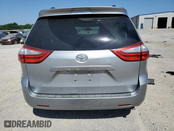 2015 Toyota Sienna LE AAS z VIN 5TDKK3DC9FS616343, wystawiony jako Copart lot #56859275 z przebiegiem 88 103 mil mil oraz Szkoda całkowita • Salvage title. Historia ofert i sprzedaży dostępna na DreamBid. Obrazek 6.