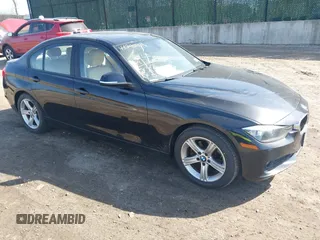 2015 BMW 3 Series 328i xDrive z VIN WBA3B3G53FNR86935, wystawiony jako IAAI lot #41795869 z przebiegiem 69 589 mil mil oraz . Historia ofert i sprzedaży dostępna na DreamBid. Obrazek 1.
