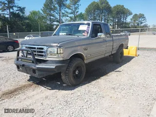 1996 Ford F-250 with VIN 1FTHX26F0TEB68671, listed as a IAAI auction lot 41903909 with 330,621 mi miles. Bid and sale history available at carsss.com. Image 2.