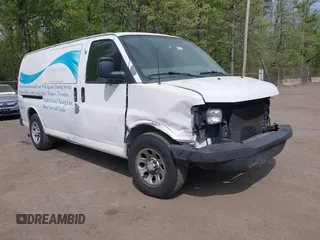2010 Chevrolet Express Cargo z VIN 1GCUGADX7A1171480, wystawiony jako IAAI lot #42105333 z przebiegiem 235 624 mil mil oraz . Historia ofert i sprzedaży dostępna na DreamBid. Obrazek 1.