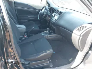 2015 Mitsubishi Outlander ES z VIN 4A4AP3AU0FE001494, wystawiony jako IAAI lot #41757714 z przebiegiem 126 758 mil mil oraz . Historia ofert i sprzedaży dostępna na DreamBid. Obrazek 5.