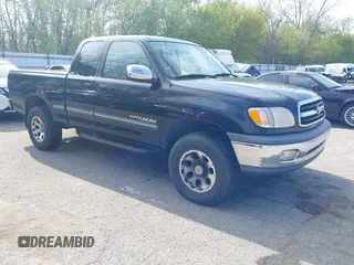 2000 Toyota Tundra SR5 with VIN 5TBBT4411YS094319, listed as a IAAI auction lot 42178871 with 210,339 mi miles and . Bid and sale history available at DreamBid. Image 1.