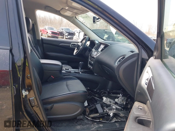 2019 Nissan Pathfinder S z VIN 5N1DR2MM8KC637926, wystawiony jako IAAI lot #41903395 z przebiegiem 84 436 mil mil oraz . Historia ofert i sprzedaży dostępna na DreamBid. Obrazek 5.