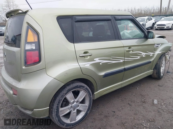 2011 Kia Soul + with VIN KNDJT2A23B7270227, listed as a IAAI auction lot 42007802 with 87,768 mi miles. Bid and sale history available at carsss.com. Image 4.