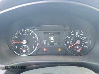 2019 Kia Sorento L z VIN 5XYPG4A31KG585341, wystawiony jako Copart lot #53194145 z przebiegiem 67 451 mil mil oraz Szkoda całkowita • Salvage title. Historia ofert i sprzedaży dostępna na DreamBid. Obrazek 9.