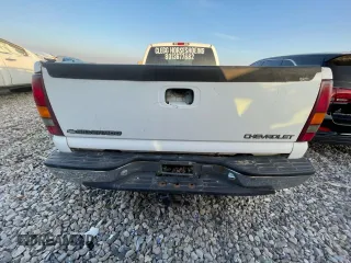 2001 Chevrolet Silverado 1500 LS with VIN 1GCEC19V11E232175, listed as a Copart auction lot 79202904 with 309,623 mi miles and Salvage Title. Bid and sale history available at DreamBid. Image 6.