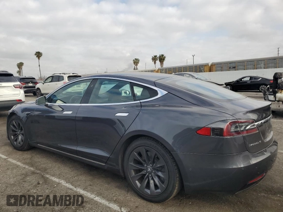 2018 Tesla Model S 75D z VIN 5YJSA1E26JF288227, wystawiony jako Copart lot #54075285 z przebiegiem 49 815 mil mil oraz Szkoda całkowita • Salvage title. Historia ofert i sprzedaży dostępna na DreamBid. Obrazek 2.