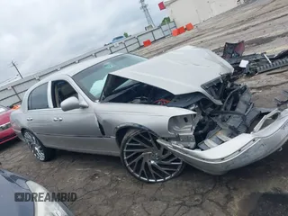 2006 Lincoln Town Car Signature z VIN 1LNHM81V56Y622373, wystawiony jako IAAI lot #42205125 z przebiegiem Nie podano mil oraz . Historia ofert i sprzedaży dostępna na DreamBid. Obrazek 13.