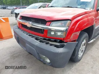 2003 Chevrolet Avalanche with VIN 3GNEK13T83G191752, listed as a IAAI auction lot 42126350 with 106,334 mi miles. Bid and sale history available at carsss.com. Image 6.