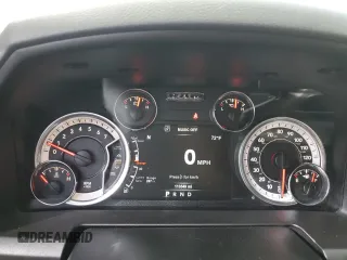 2018 Ram 1500 Big Horn z VIN 1C6RR7LG4JS170955, wystawiony jako Copart lot #56495005 z przebiegiem 113 549 mil mil oraz Szkoda całkowita • Salvage title. Historia ofert i sprzedaży dostępna na DreamBid. Obrazek 9.