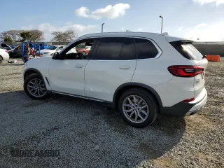 2020 BMW X5 sDrive40i with VIN 5UXCR4C05LLT18624, listed as a Copart auction lot 48844005 with 121,292 mi miles and Clean Title. Bid and sale history available at carsss.com. Image 2.