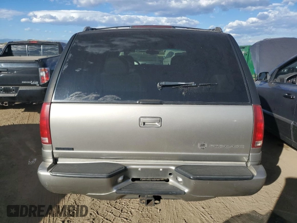2000 Cadillac Escalade z VIN 1GYEK63R3YR218500, wystawiony jako Copart lot #77676354 z przebiegiem 164 602 mil mil oraz Czysty tytuł • Clean title. Historia ofert i sprzedaży dostępna na DreamBid. Obrazek 6.