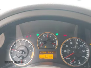 2015 Nissan Armada SV z VIN 5N1BA0ND7FN612818, wystawiony jako IAAI lot #41459324 z przebiegiem 100 326 mil mil oraz . Historia ofert i sprzedaży dostępna na DreamBid. Obrazek 7.