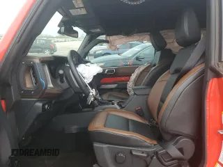 2023 Ford Bronco z VIN 1FMDE5AHXPLC15412, wystawiony jako Copart lot #50881875 z przebiegiem 437 mil mil oraz Szkoda całkowita • Salvage title. Historia ofert i sprzedaży dostępna na DreamBid. Obrazek 7.