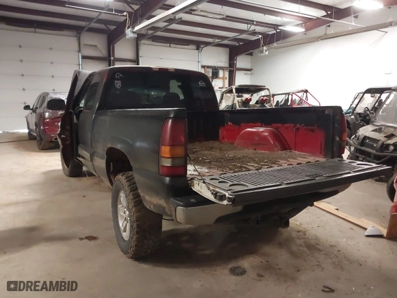 2002 Chevrolet Silverado 1500 LS with VIN 2GCEK19VX21365202, listed as a IAAI auction lot 41538496 with 1 mi miles. Bid and sale history available at carsss.com. Image 3.