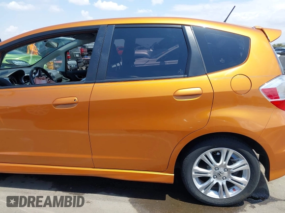 2009 Honda Fit Sport z VIN JHMGE88459S053122, wystawiony jako IAAI lot #42195267 z przebiegiem 47 349 mil mil oraz . Historia ofert i sprzedaży dostępna na DreamBid. Obrazek 14.
